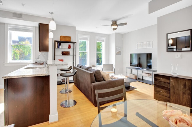 Photo - 1832 18th St NW Unidad ID1011222P