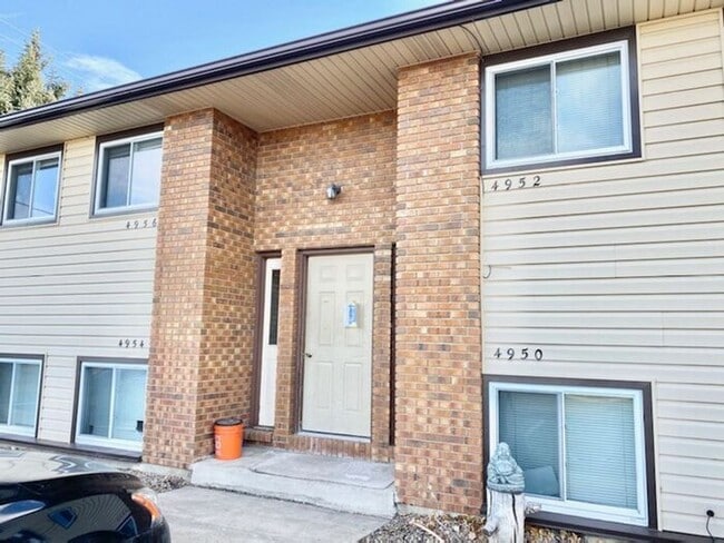 Building Photo - COMPLETE REMODEL - Cozy 2 Bed/1 Bath Apartment in North Loveland!