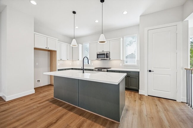 Photo - 520 Janisch Rd