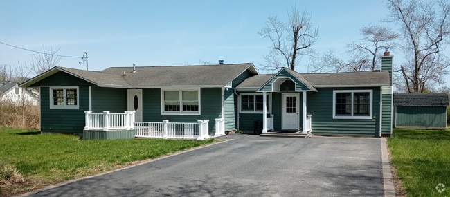 Building Photo - 45 Longfellow Dr Rental