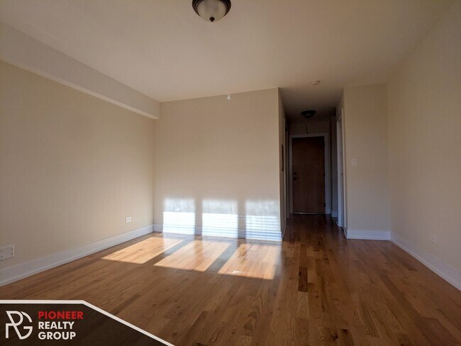 Photo - 563 W Arlington Pl