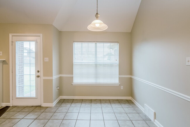 Photo - 185 Mossy Springs Dr