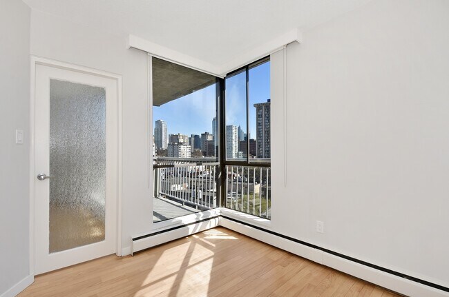 Photo - Hendry House Unit 01004