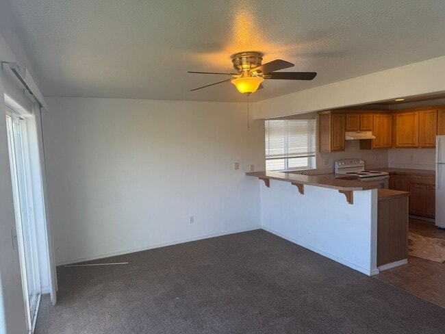 Photo - 3 Bed, 2 Bath Townhouse Available!