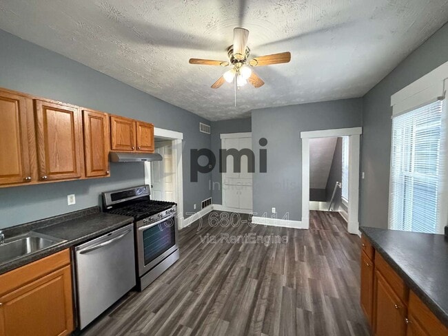 Photo - 2564 Deming Ave