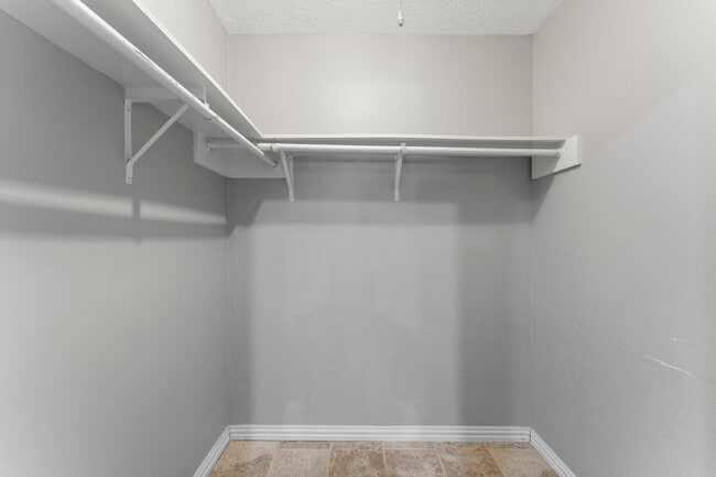 Building Photo - 2 Ground Brier Ct