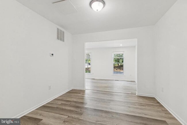 Photo - 10271 Braddock Rd