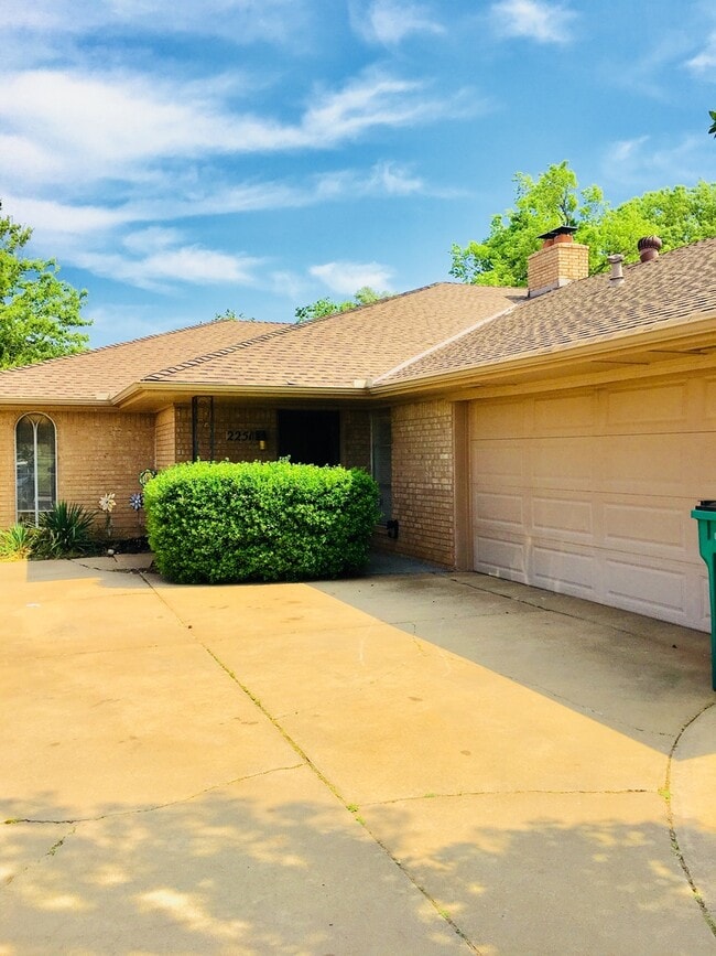 Photo - JGH 017-018 N OKC Unit JGH 018 N OKC 2251 NW 117th