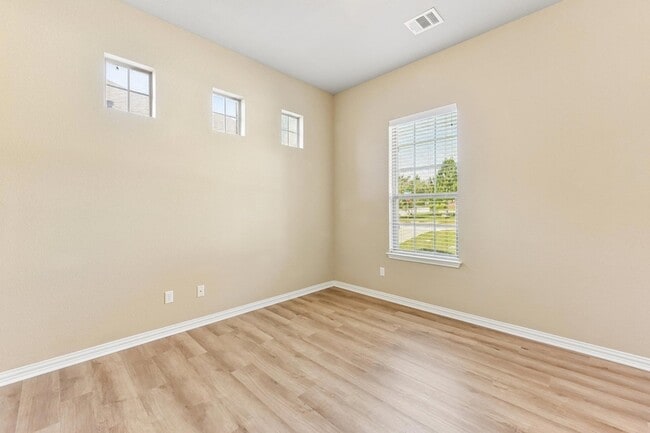 Photo - 640 Loma Cedro Bend