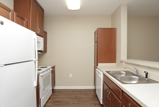 1BR, 1BA - 650 SF