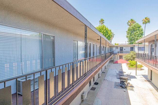 Photo - Cohasset Apartments