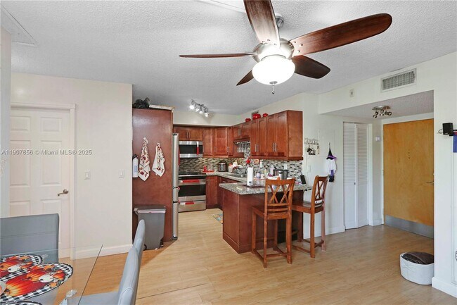 Photo - 2075 SW 122nd Ave Unidad 207