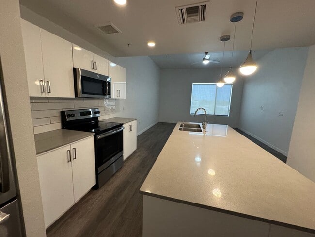 Photo - LUXURY CONDO IN DOWNTOWN PHOENIX