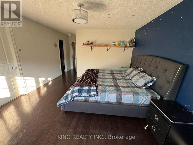 Photo - 18 Eastlake Rd