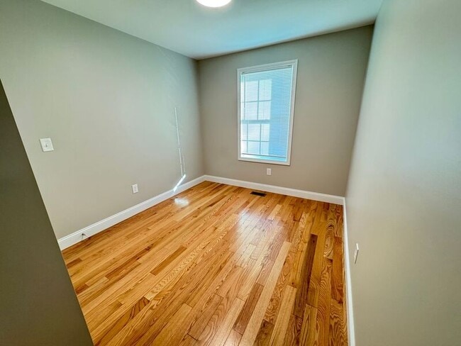 Photo - 2 1/2 Vernon St Unit 1