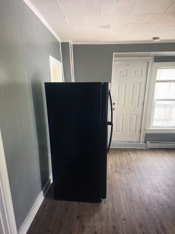 Vista de la cocina - 460 Lowell St Unidad 3rd Floor Apartment