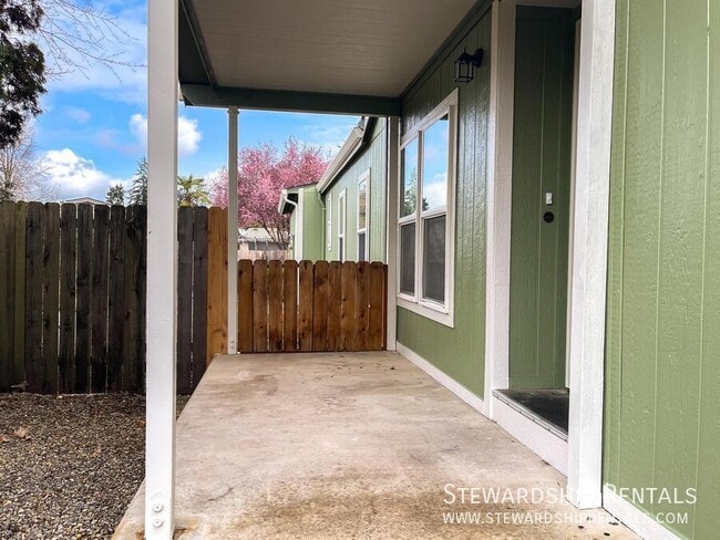 Photo - 1313 Bramblewood Ln