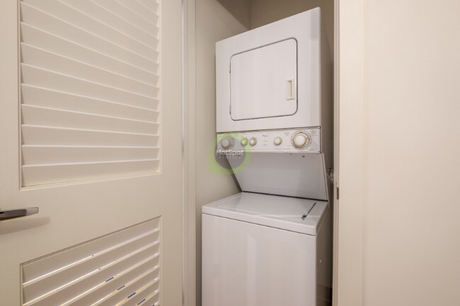 Photo - 181 W Kinzie St