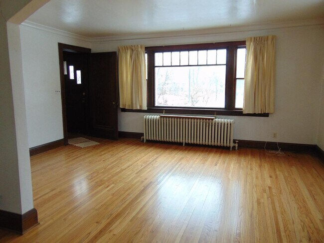 Living Room - overlooks street and park - 1978 Saint Clair Ave Unit Duplex Lower Level