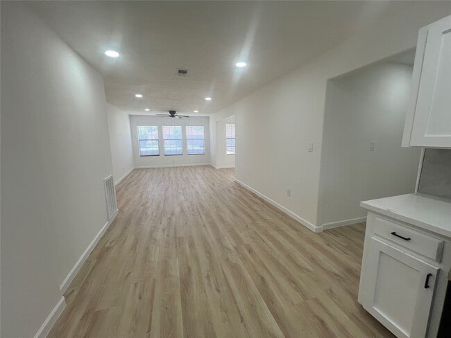 Photo - 6829 Driftwood St