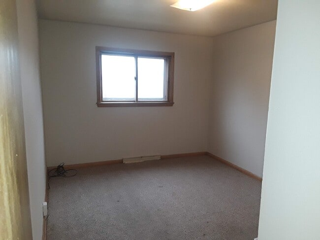 Building Photo - 6633 W Villard Ave Unit Upstairs