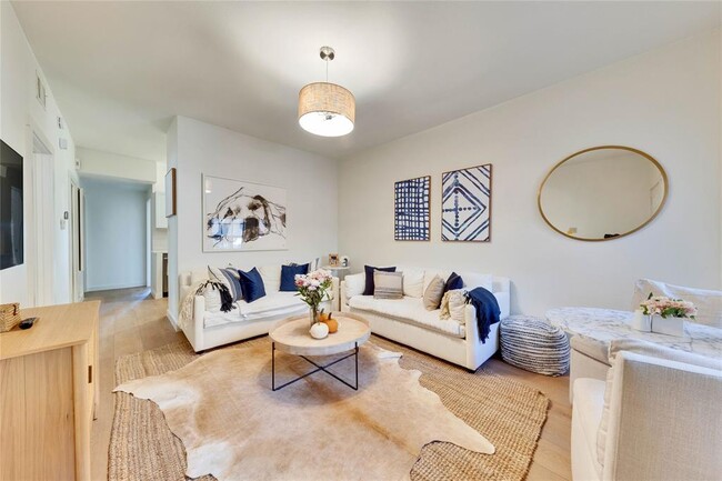 Building Photo - 2216 San Gabriel St Unit 204