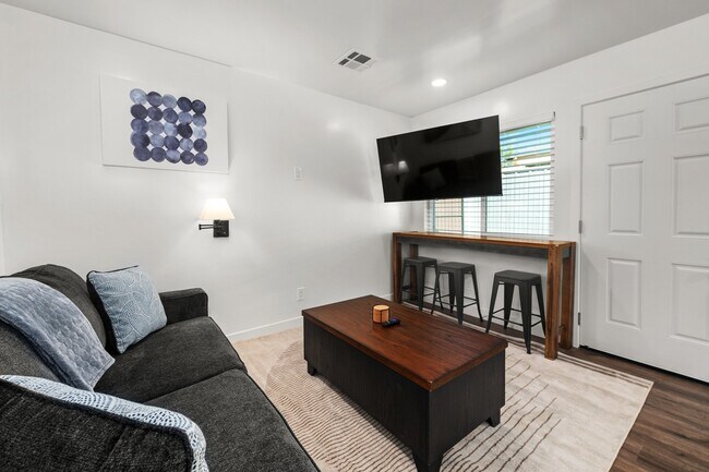 1242 E Pierce St Unidad 4