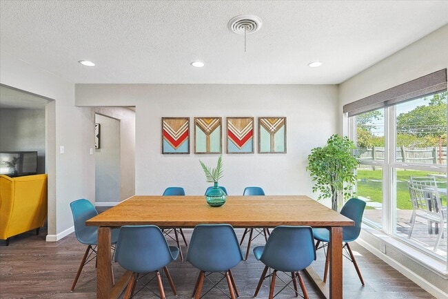 Photo - 530 E Tyler St