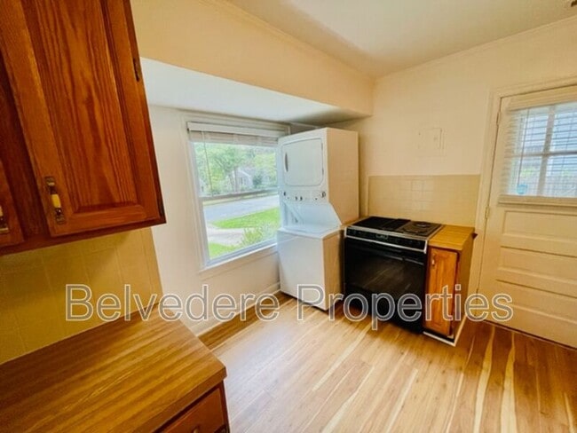 Photo - 2718 Robin Hood Dr