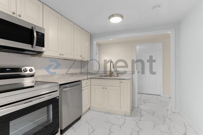 Photo - 1413 12th St NE