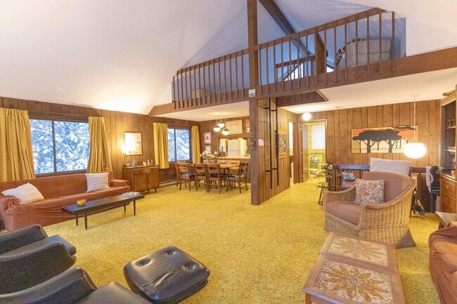 24 Troon Dr