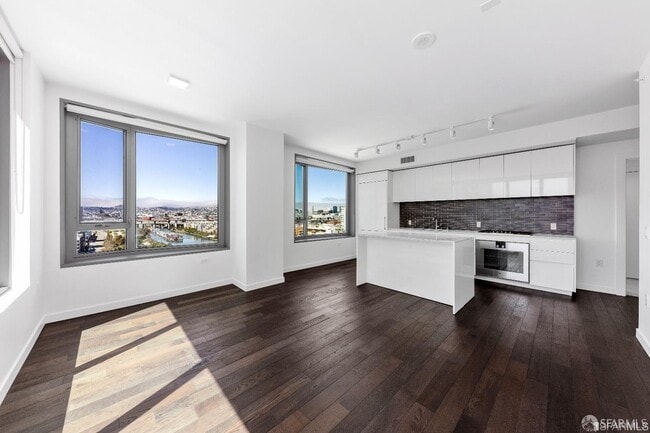 Building Photo - 1000 3rd St