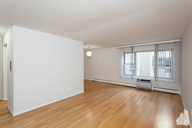 Building Photo - Don't miss out! Cozy 1bd w. great closet s... Unit 404 Rental