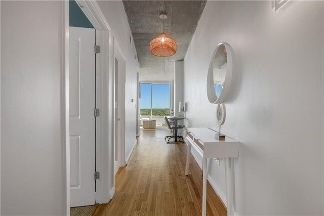 Photo - 923 Peachtree St NE Unidad 1433