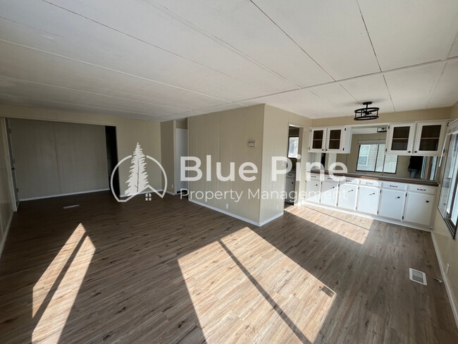 Photo - 925 Wilson Ave