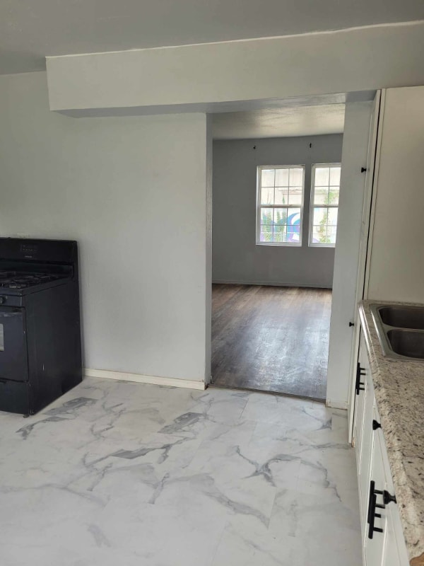 Photo - 501 E Rogers Blvd