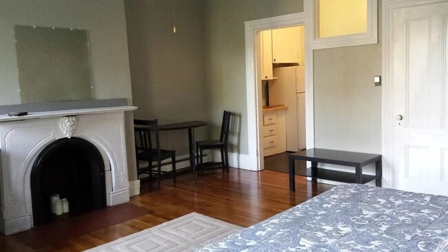 Building Photo - 182 Bowen St Unit #10