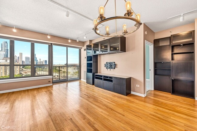 Photo - 1717 S Prairie Ave Unidad 1403