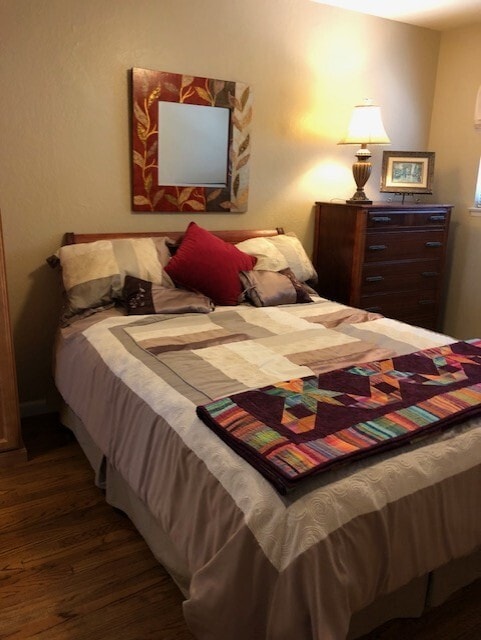 Well Appointed Bedroom with private, in-suite bathroom - 819 Rubis Dr