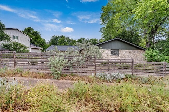 Photo - 2306 Loyola Ln