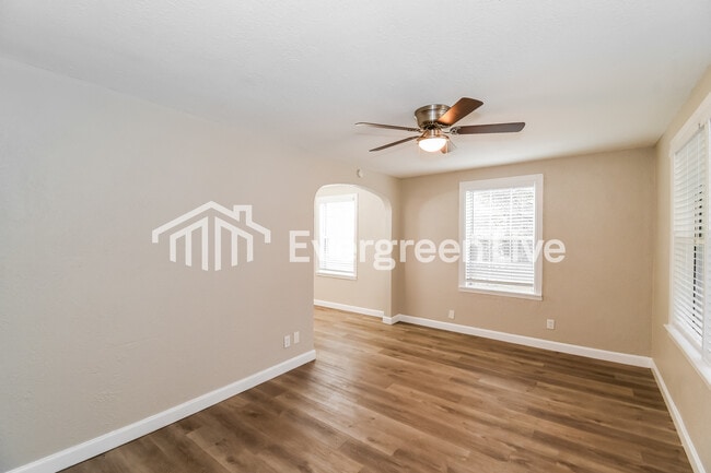 Photo - 3510 Gladys St