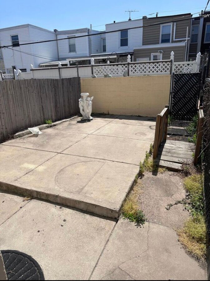 Photo - 2326 E Hazzard St