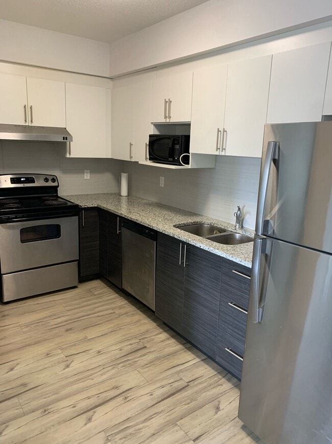 Photo - 258A-258A Sunview St