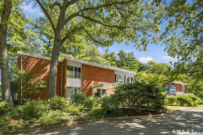22 North Lake Dr
