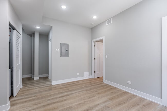 Photo - 437 W Belden Ave Unidad 2