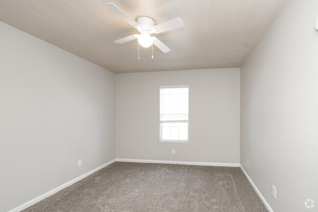 2BR, 1BA - 900SF - Primary Bedroom