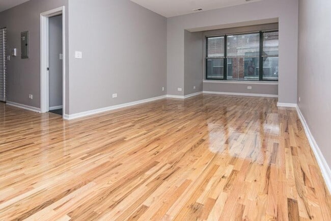 Building Photo - 2 bedroom in Washington Park IL 60637 Unit G