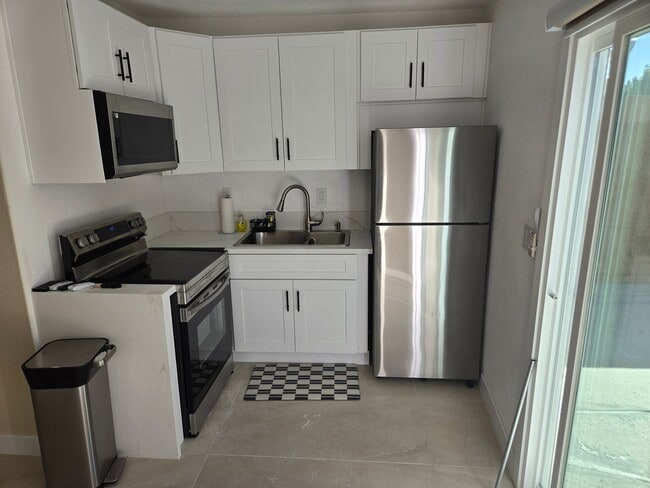 Photo - 730 Helmhill Ave