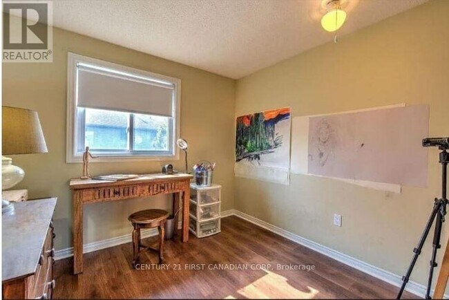 Photo - 511 Admiral Dr