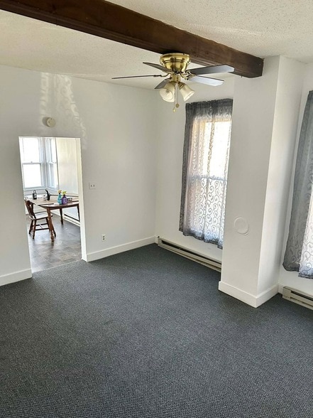 Photo - 19385 Main St